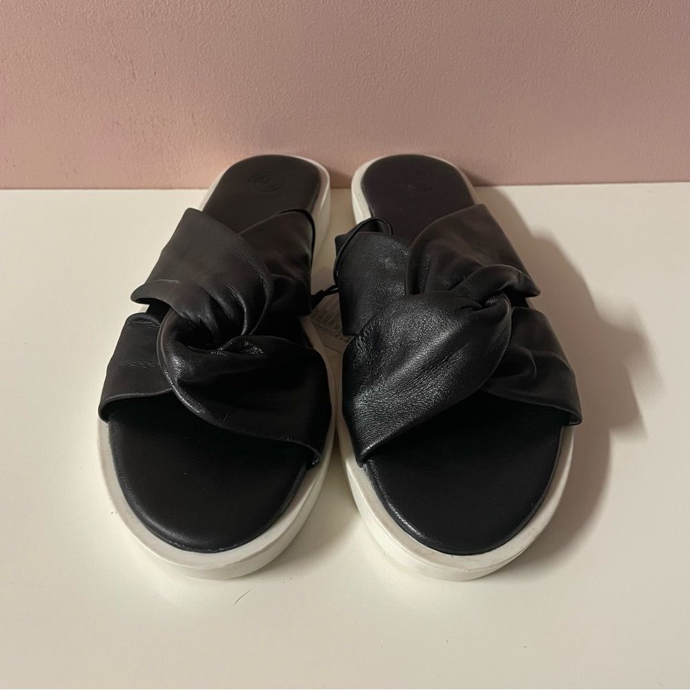 Urban Outfitters Black White Soft Faux Leather Criss-Cross Slide Sandal NWT Sz 6